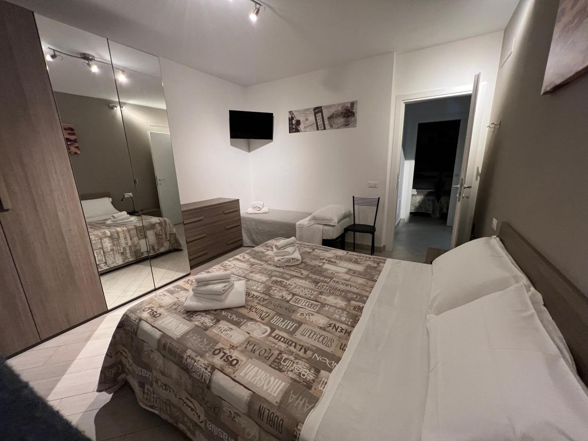Appartamenti Residence Giardini ริชโชเน ภายนอก รูปภาพ