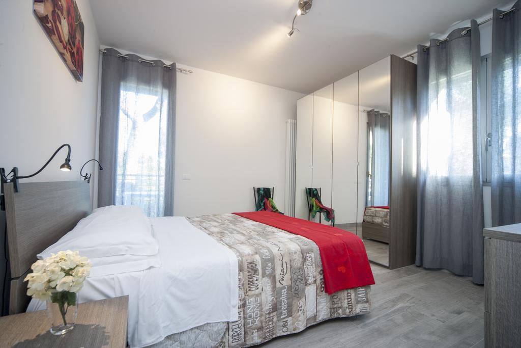 Appartamenti Residence Giardini ริชโชเน ภายนอก รูปภาพ