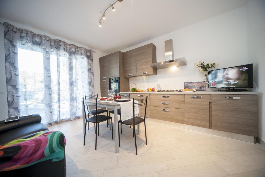 Appartamenti Residence Giardini ริชโชเน ภายนอก รูปภาพ