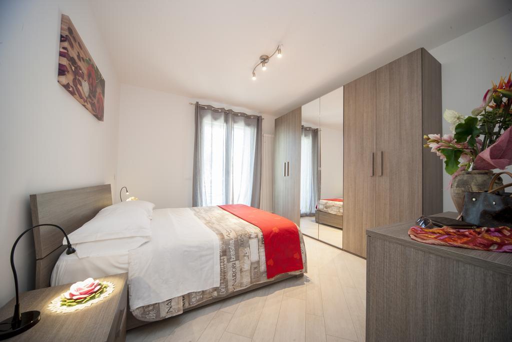 Appartamenti Residence Giardini ริชโชเน ภายนอก รูปภาพ