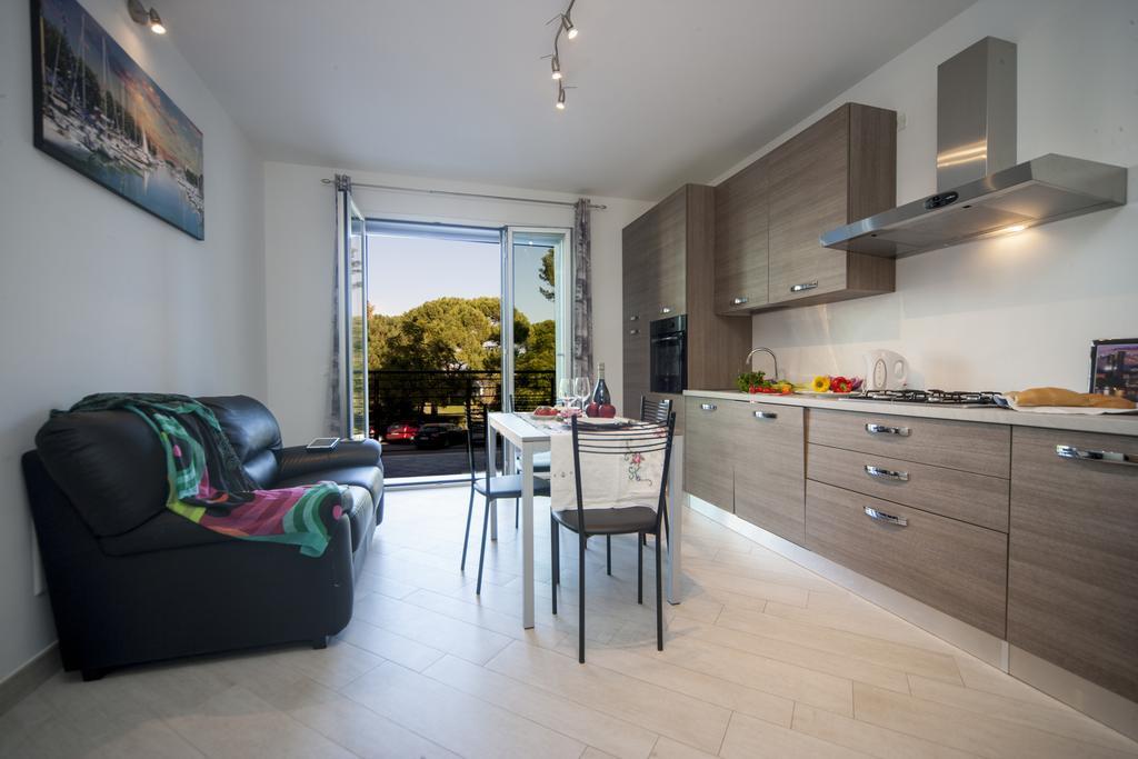 Appartamenti Residence Giardini ริชโชเน ภายนอก รูปภาพ