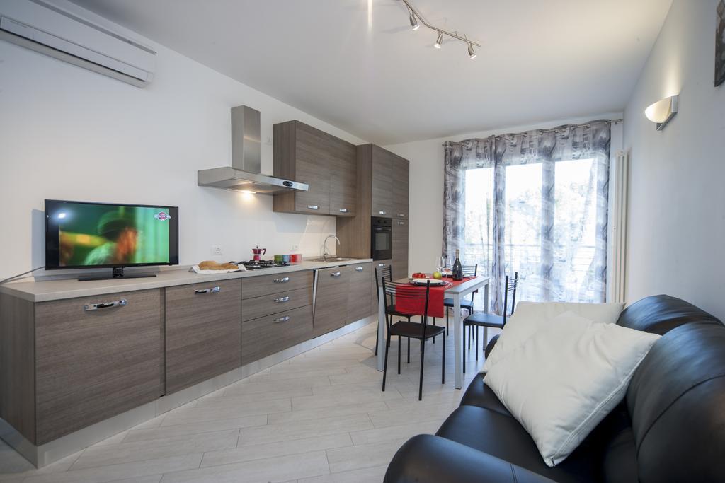 Appartamenti Residence Giardini ริชโชเน ภายนอก รูปภาพ