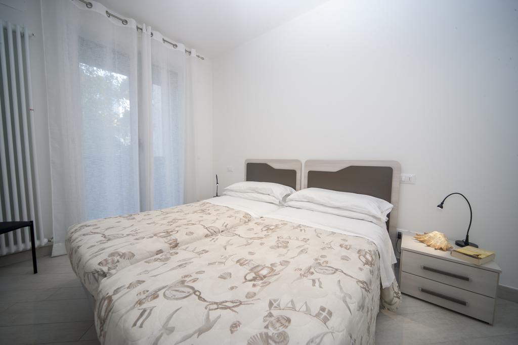 Appartamenti Residence Giardini ริชโชเน ภายนอก รูปภาพ