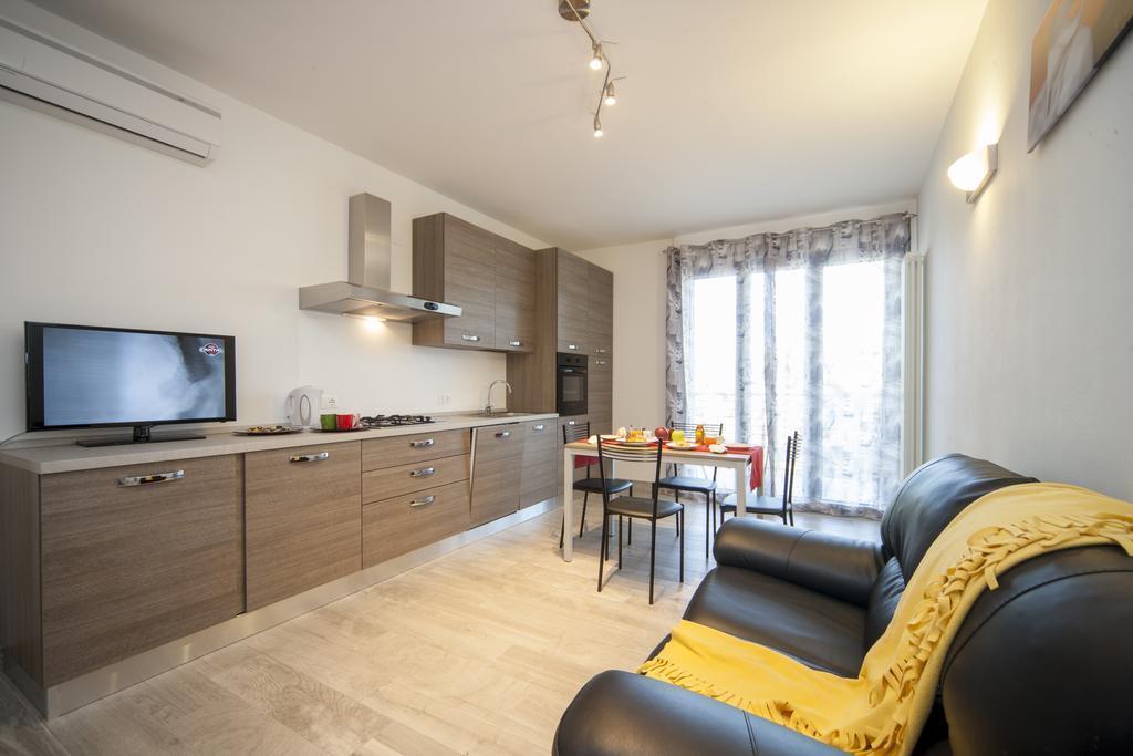 Appartamenti Residence Giardini ริชโชเน ภายนอก รูปภาพ
